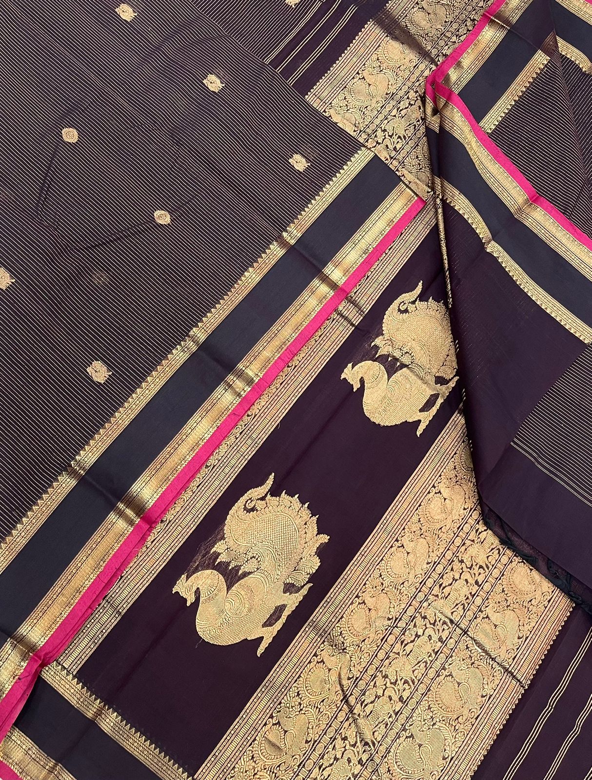 Kanchi handloom rich cotton |oosi vanam butta x mayil x chakram| rettaipet border | dark brown x pink