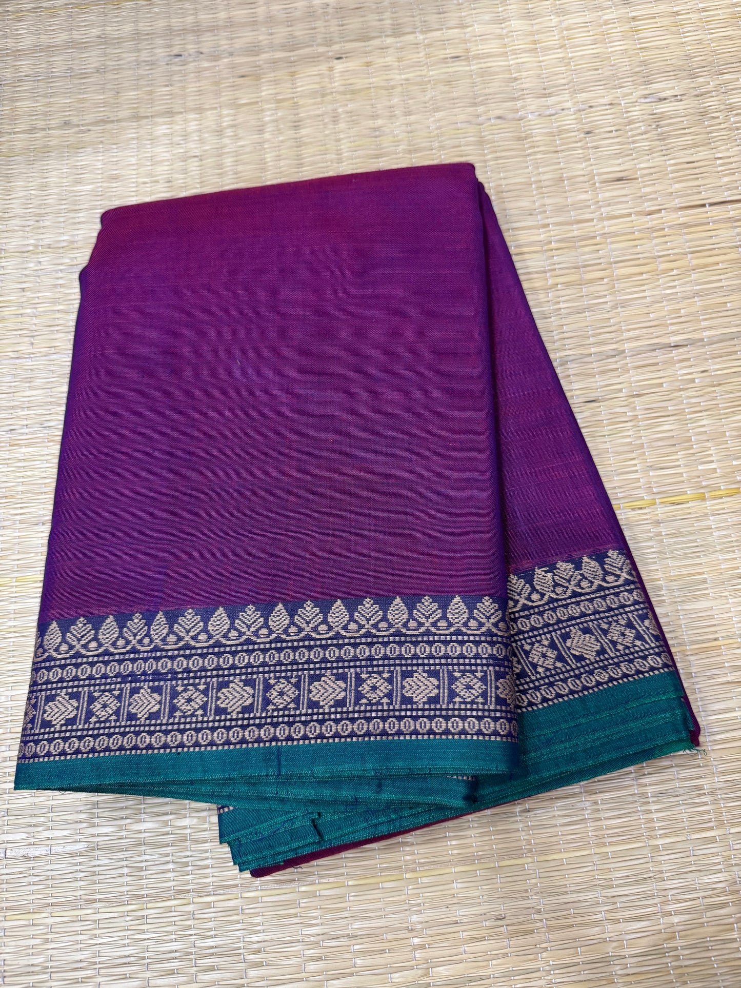 Narayanpet soft cottons | tiny thread border | majenta pink X green