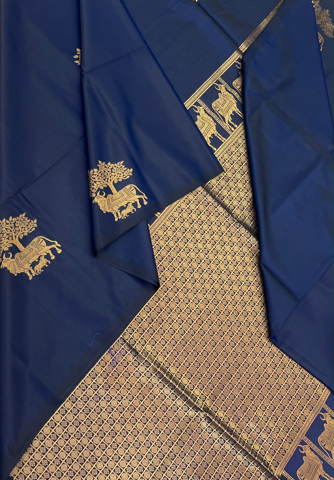 Vegan Silk Sarees Online | navy blue X cream | pichwai x border less