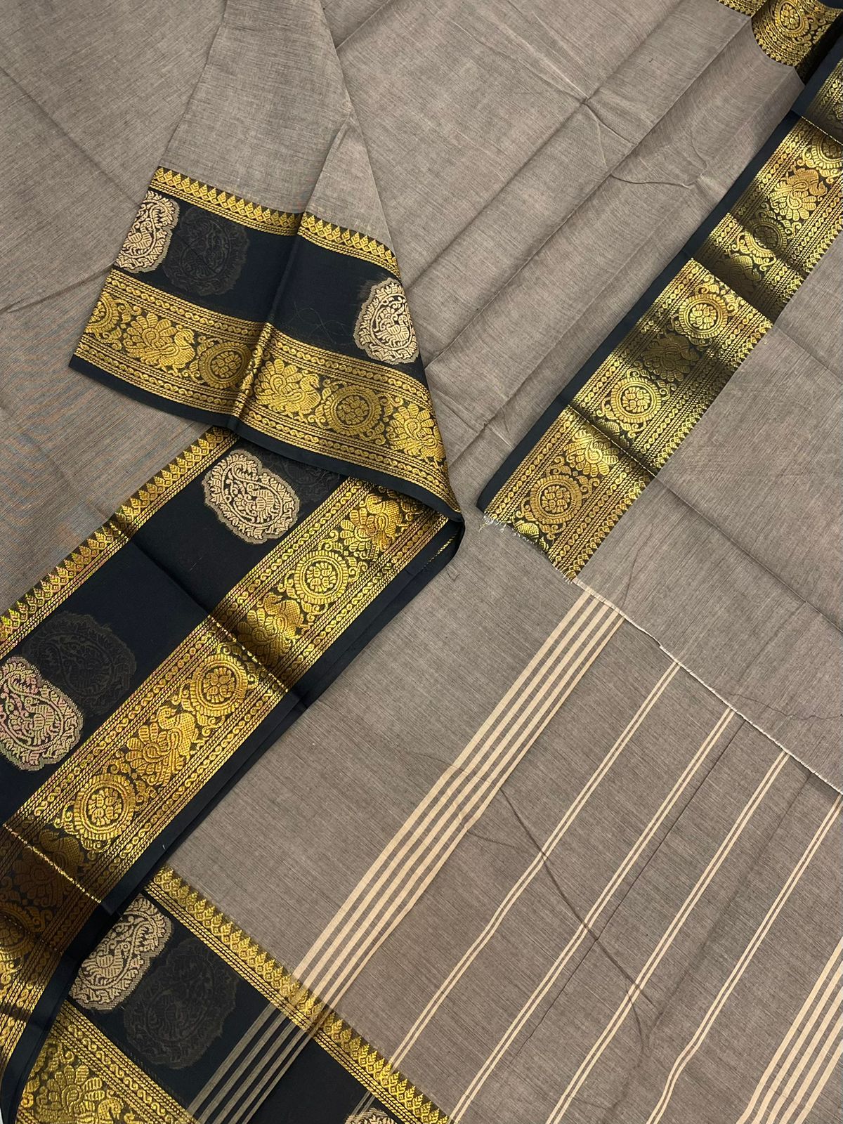 Pastel kanchi soft cotton | grey X black X zari mango border