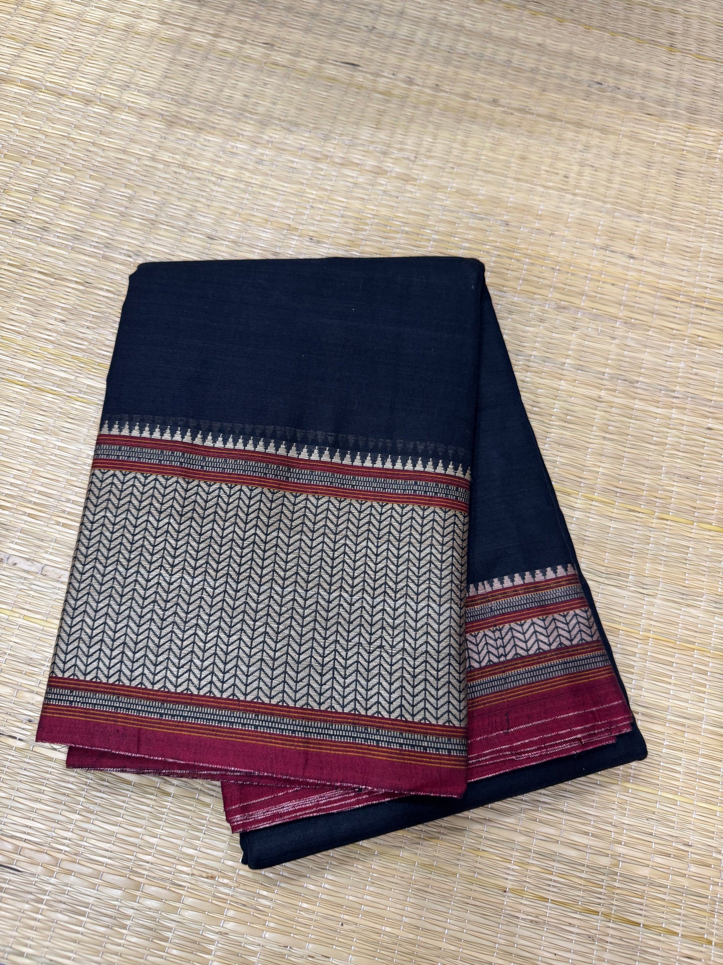 Narayanpet soft cottons |thread border | black X red