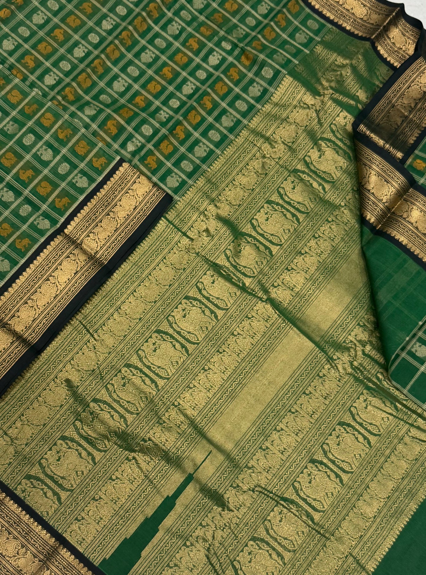 Pure Handloom Kanchi rich Cotton Saree | mayil Zari border X 1000 butta | green X navy blue | mayil X yhazli X eruthalapakshi X chakram | rich Zari Pallu