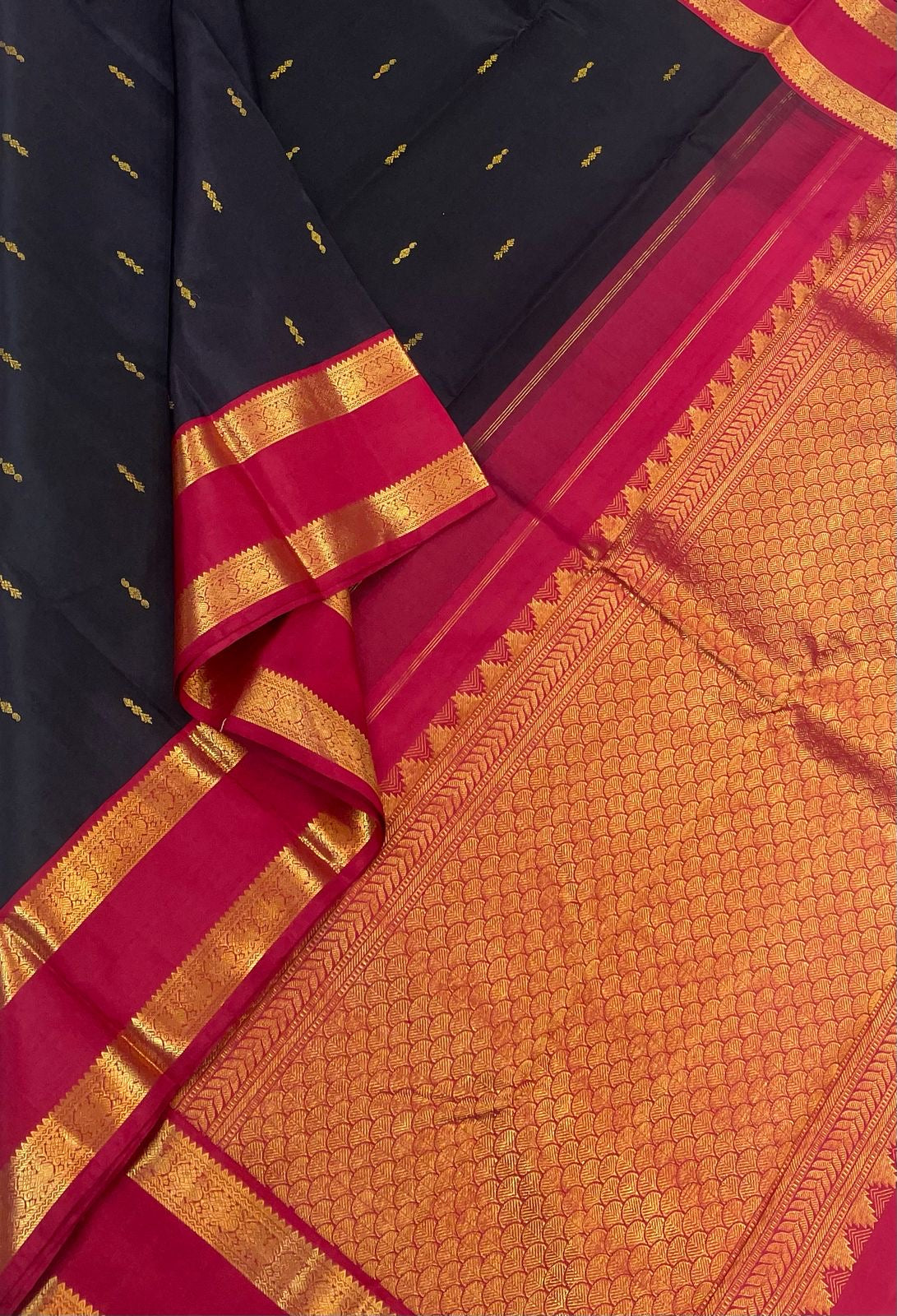 Pure Kanjivarams | black X red | Korvai border X rettaipet