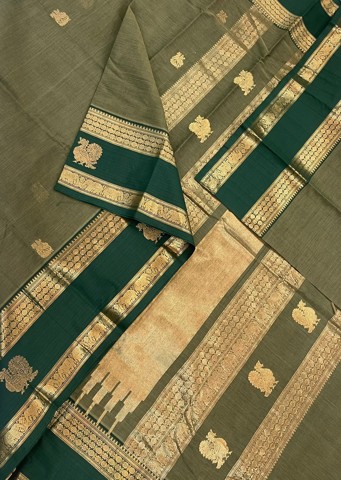 Kanchi handloom rich cotton zari BUTTA x Zari rettaipet mayil border | earth green x bottle green
