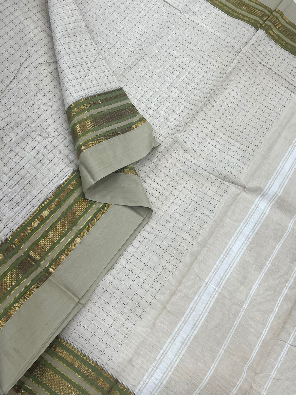 Kanchi soft cotton |zari border X plus BUTTA| white x earth green