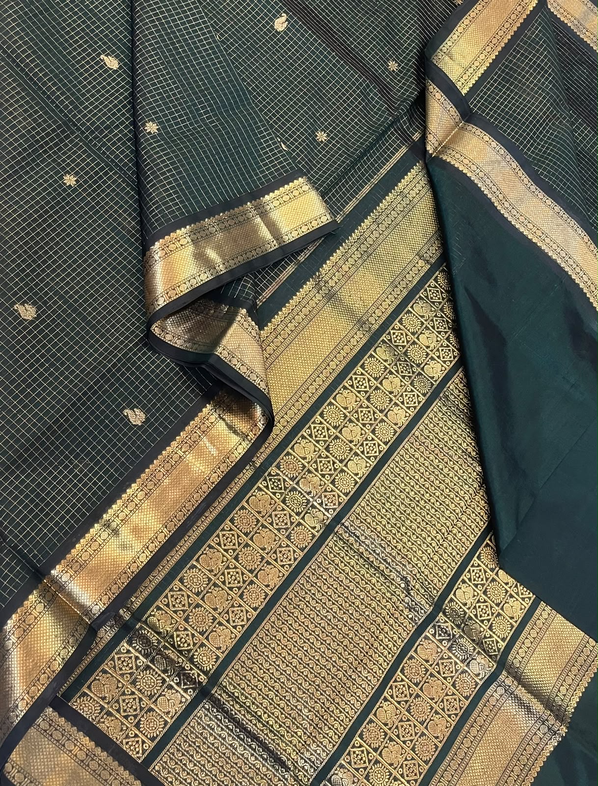 Kanchi Silk Cotton Sarees | silk cotton | VAIRAOOSI muthukattam X tiny border | bottle green | NKV37 (Copy)