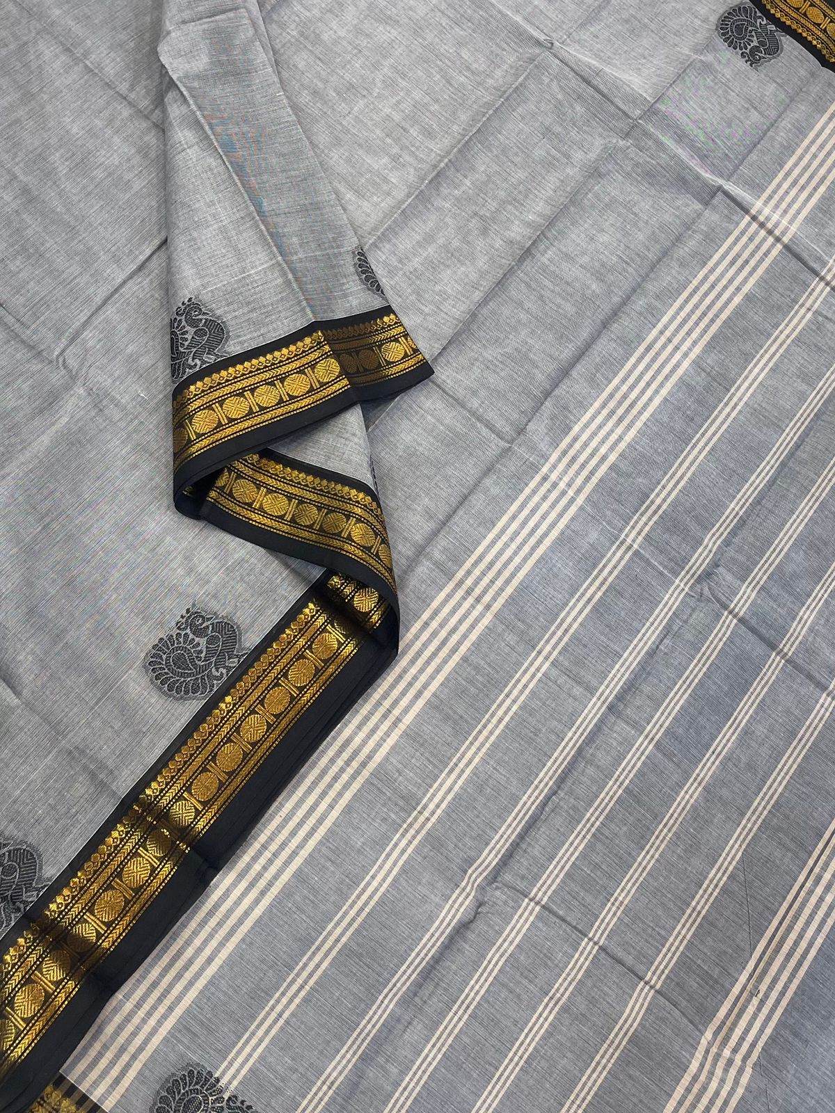 Kanchi soft cotton | grey x black | mayil x tiny zari border