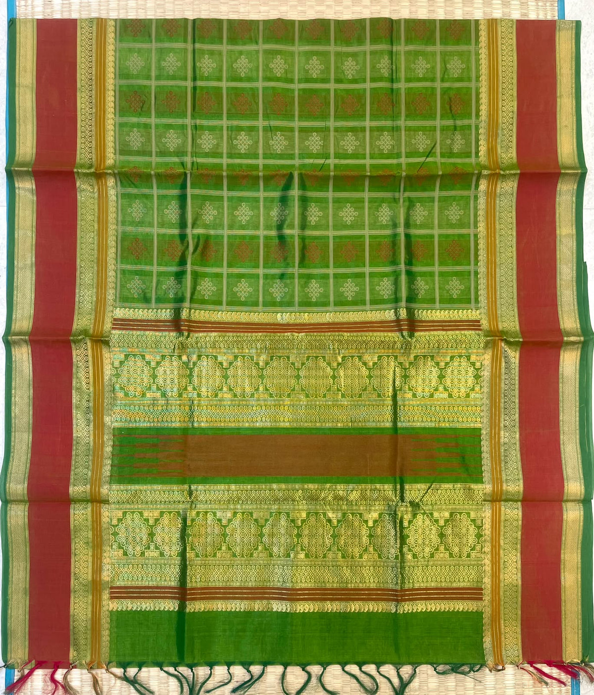 Kanchi Silk Cotton Sarees | 1000 kolam butta X rich zari pallu X zari rettaipet border | parrot green X 🧡 orange