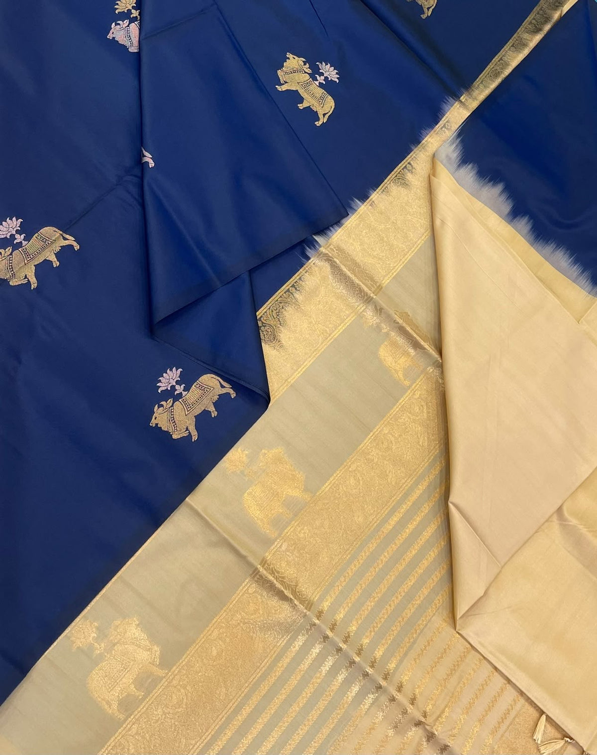 Vegan Silk Sarees Online | navy blue X cream | pichwai x border less