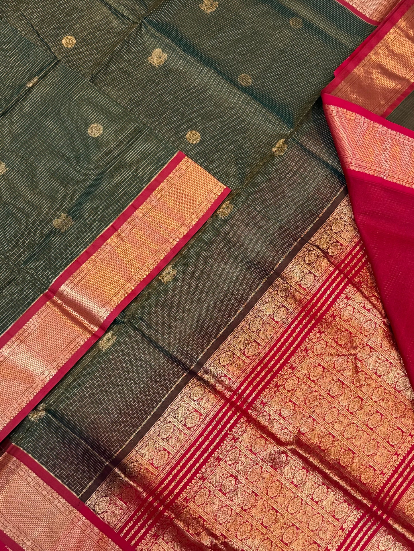 Kanchi Silk Cotton Sarees | luxury silk cotton | VAIRAOOSI muthukattam X mayil X chakram | green X red x gold NKV37