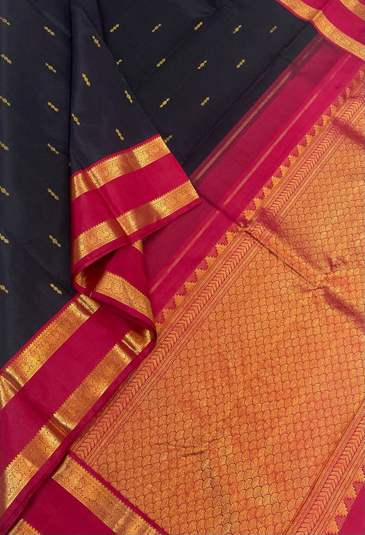 Pure Kanjivarams | black X red | Korvai border X rettaipet