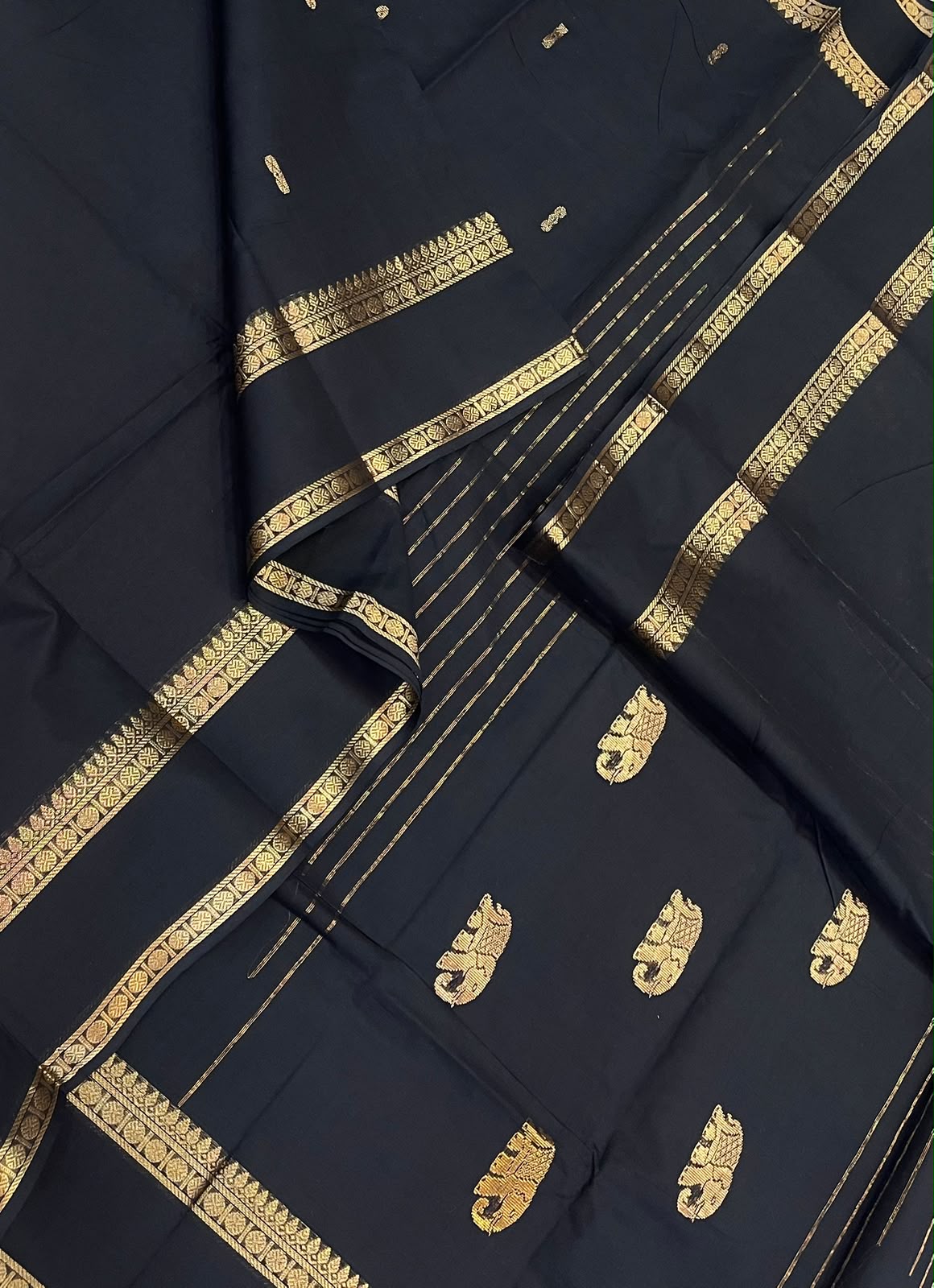 Kanchi soft cotton | gold x 🖤 black| Zari rettaipet border