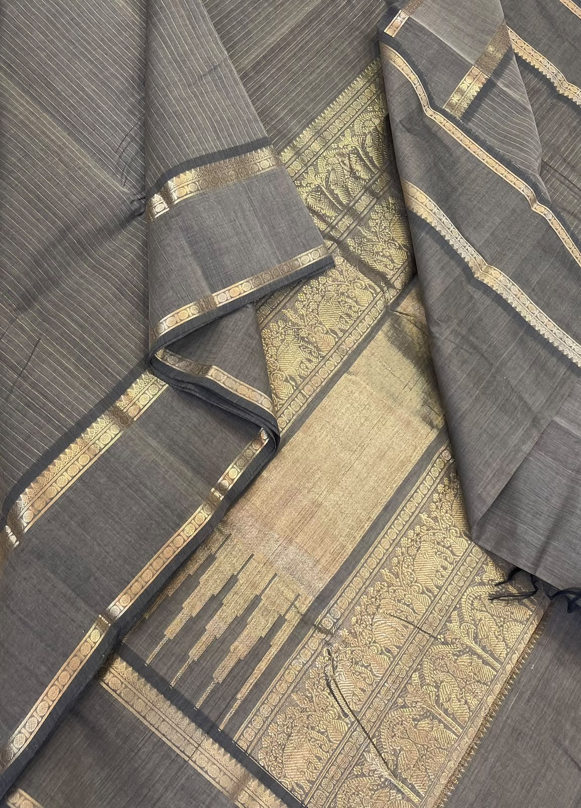 Pure Handloom Kanchi rich Cotton Saree | grey x gold  | zari woven  rettaipet border x oosivanam