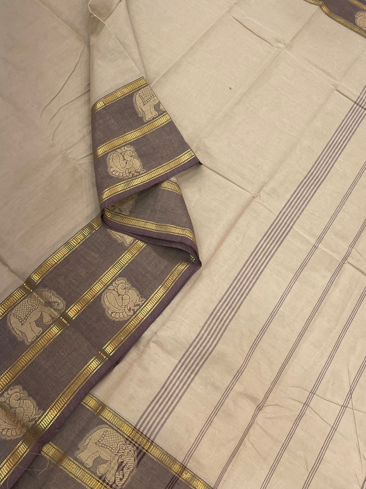 Kanchi soft cotton |mayil butta x Zari rettaipet border | cream
